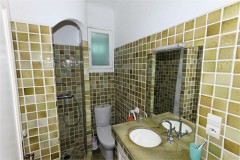 La Garrigue bathroom 2