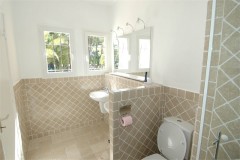 Aurelia bathroom 1.